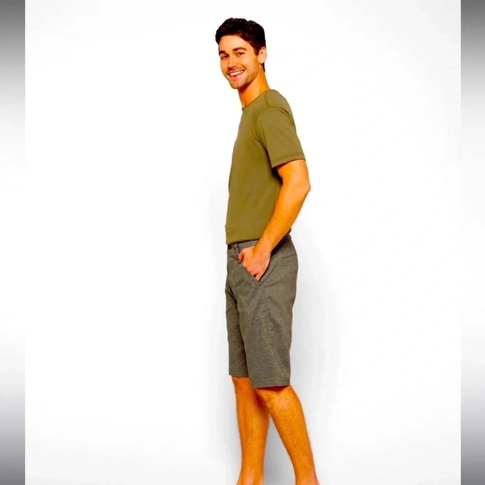 Prana men 34 x 11” gray woven nylon stretch chino shorts 6 pocket cargo EUC